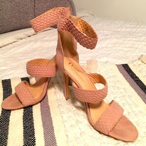 Barely used cream stilettos 🙌